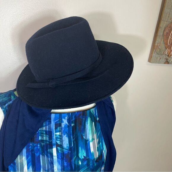 Ruth Alan designs WOOL hat - Picture 2 of 7